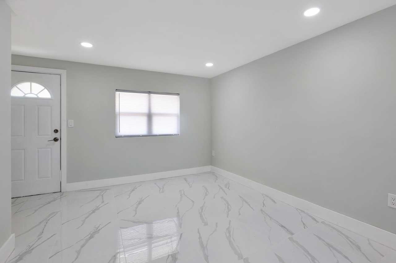 130 Virginia Ct - Photo 3 of 19