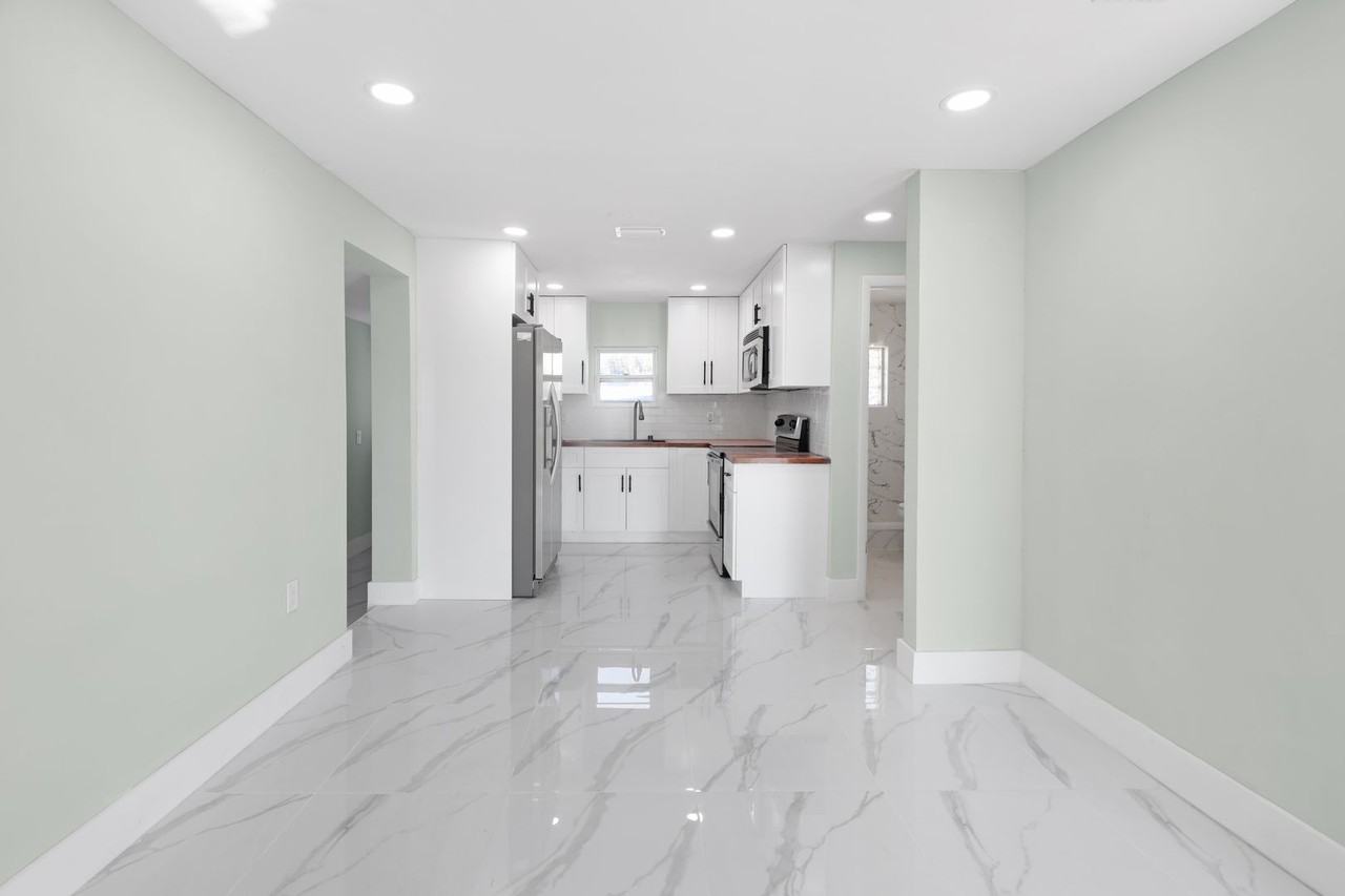 130 Virginia Ct - Photo 5 of 19