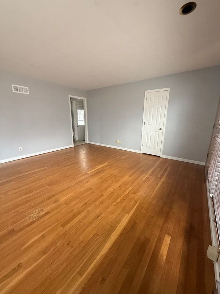 875 Flora Ln - Photo 2 of 11