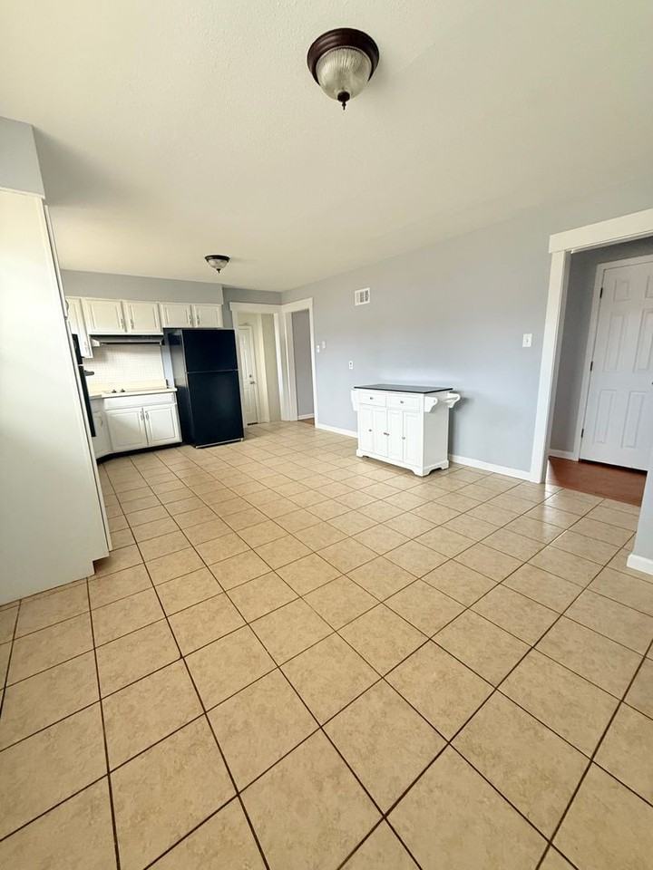 875 Flora Ln - Photo 4 of 11