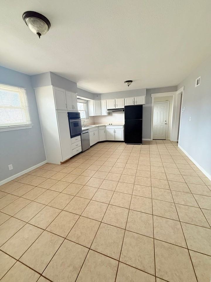 875 Flora Ln - Photo 5 of 11