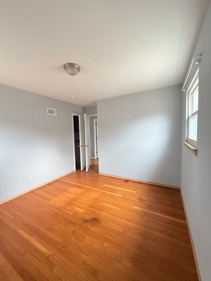 875 Flora Ln - Photo 6 of 11