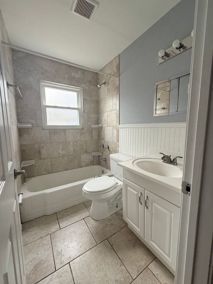 875 Flora Ln - Photo 7 of 11