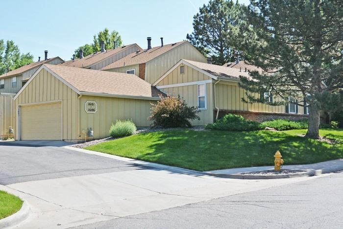 7505 W Yale Ave - Photo 2 of 14