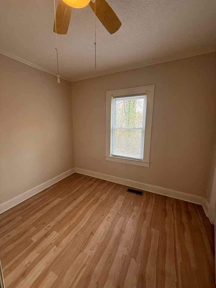 1314 Uwharrie St - Photo 4 of 7