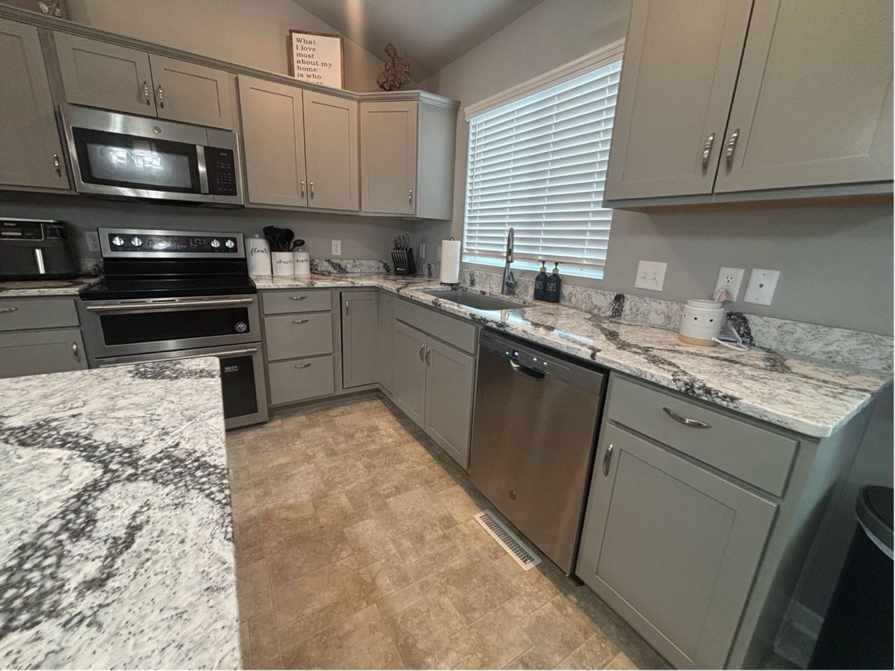 7840 N 147th Ave - Photo 7 of 24