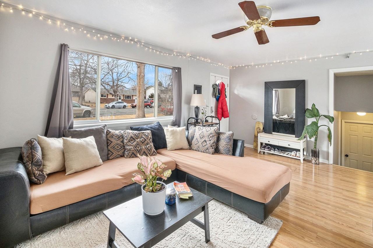 916 Ponderosa Dr - Photo 3 of 23