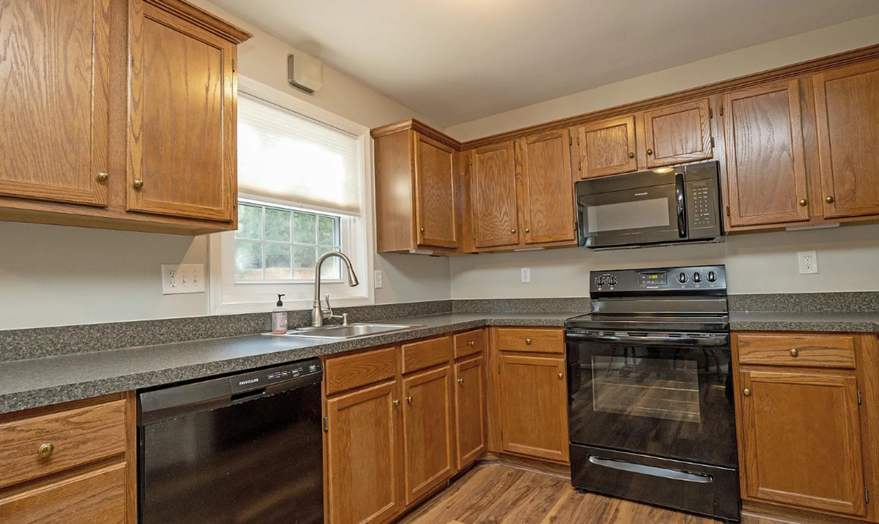 2165 Saint Clair Ct - Photo 5 of 24