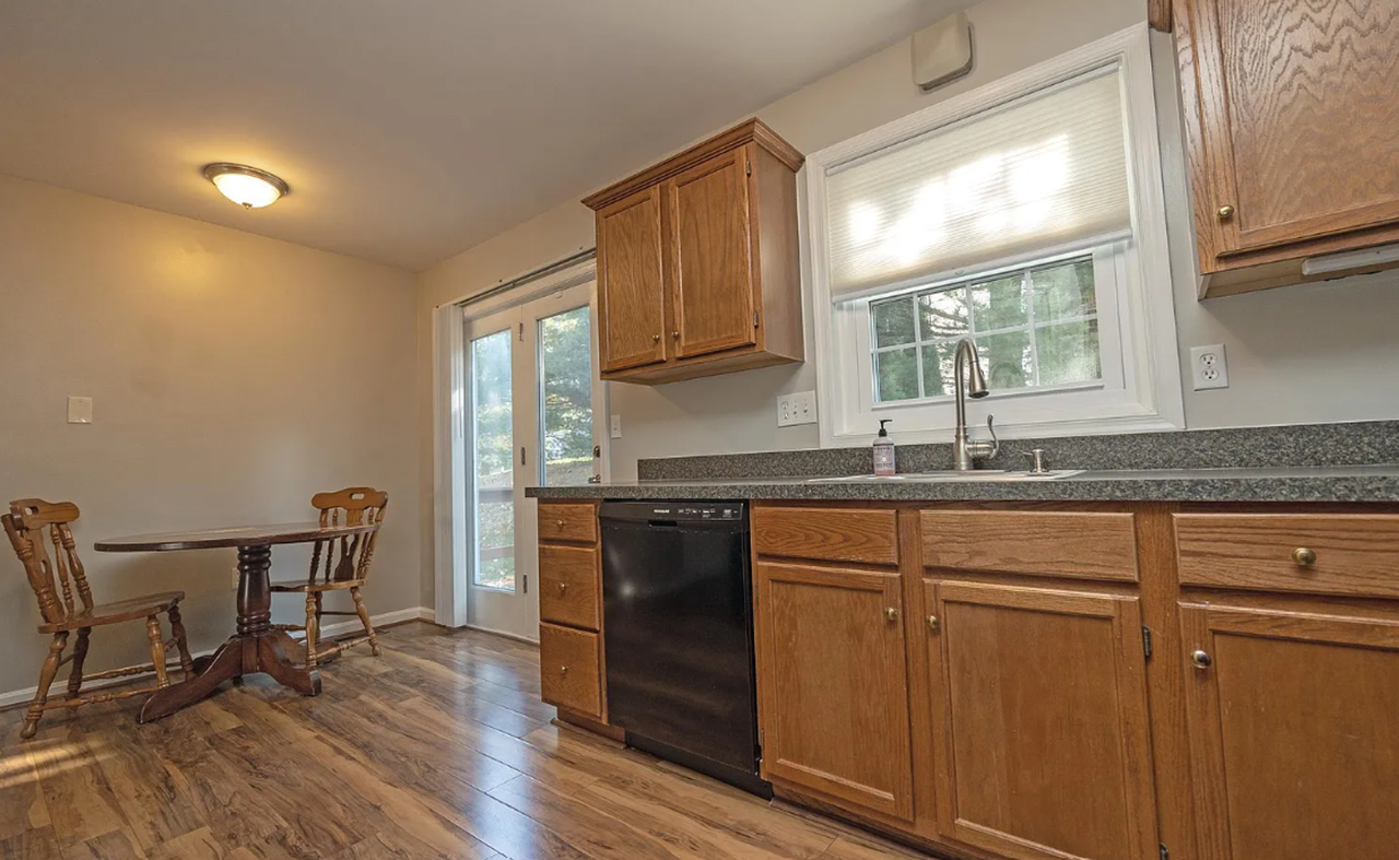 2165 Saint Clair Ct - Photo 6 of 24