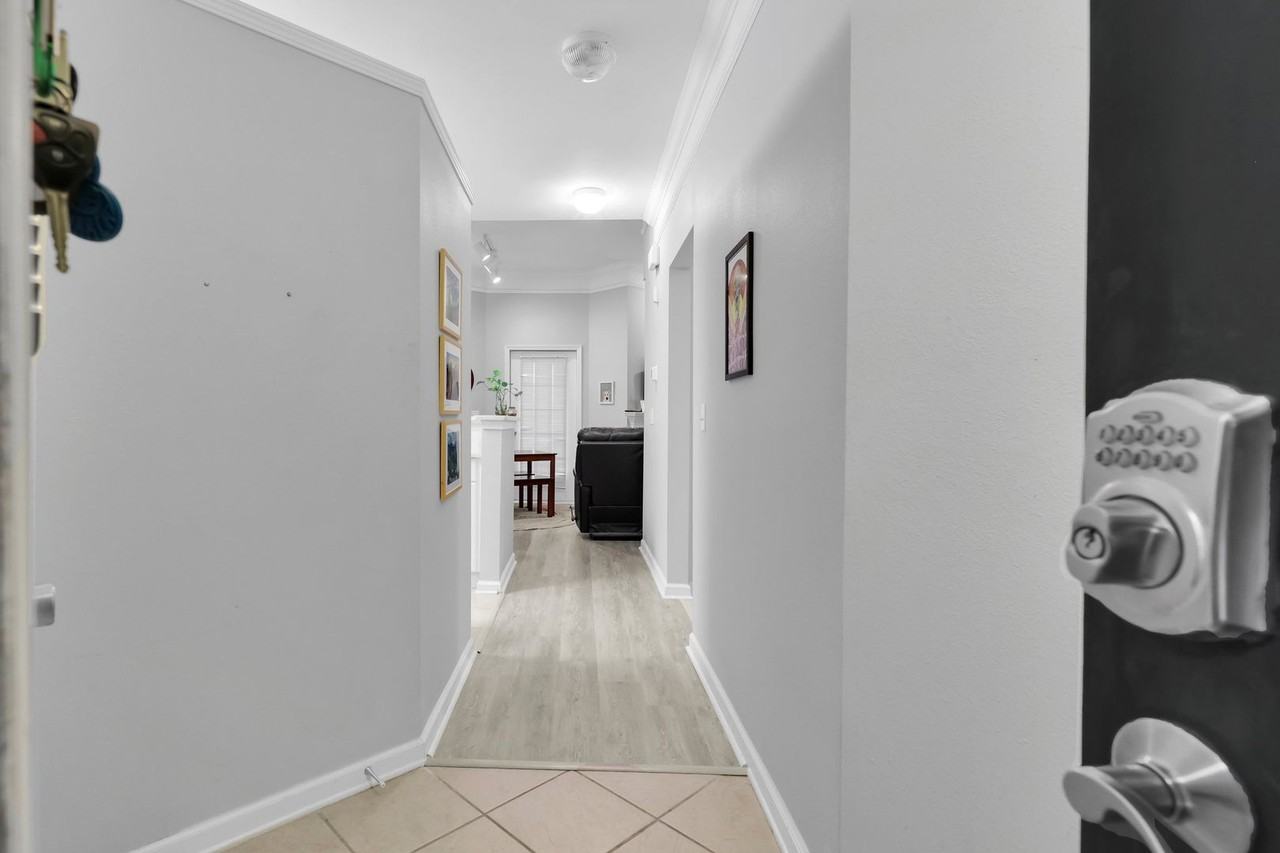 1733 Whitemarsh Way - Photo 4 of 34