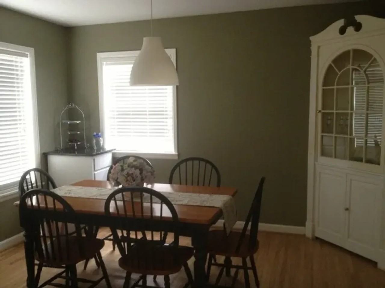 1041 E Linwood Ter - Photo 2 of 9