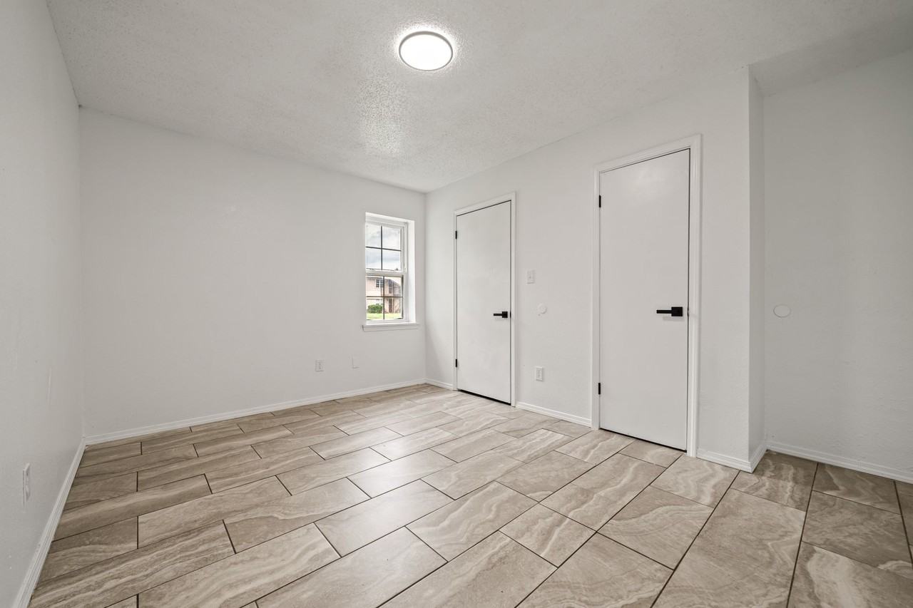 47 47 - 818 So Elm St - Photo 7 of 20