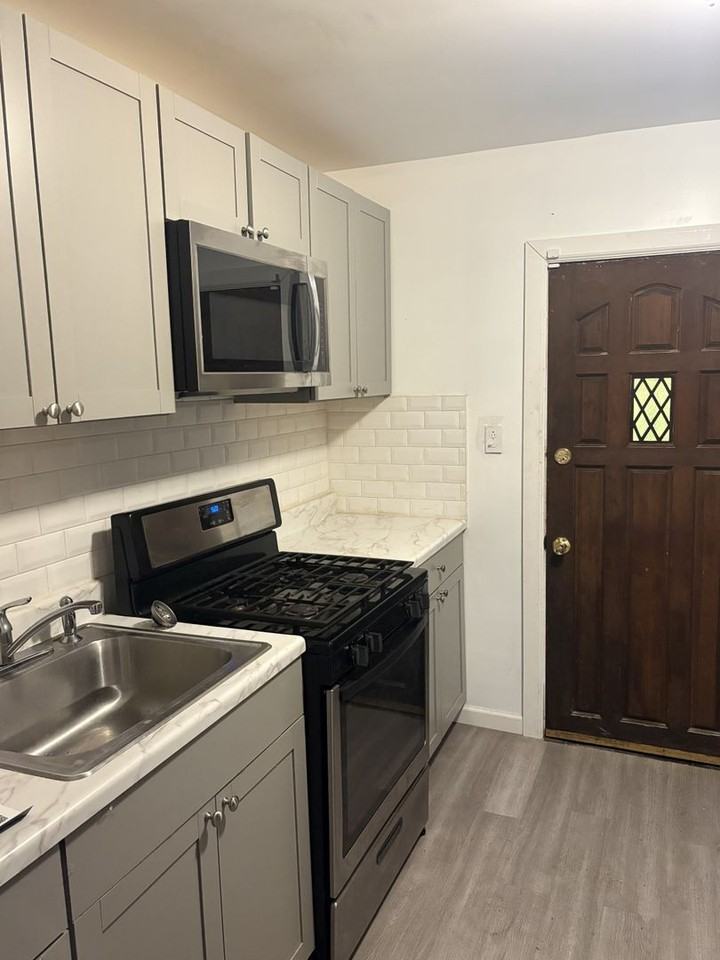 6380 Marsden St - Photo 2 of 9