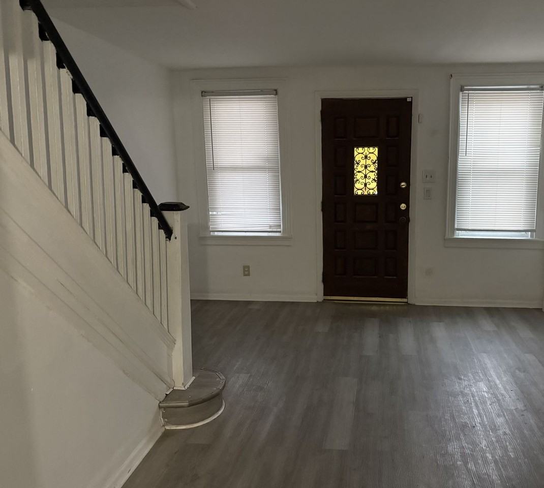 6380 Marsden St - Photo 5 of 9