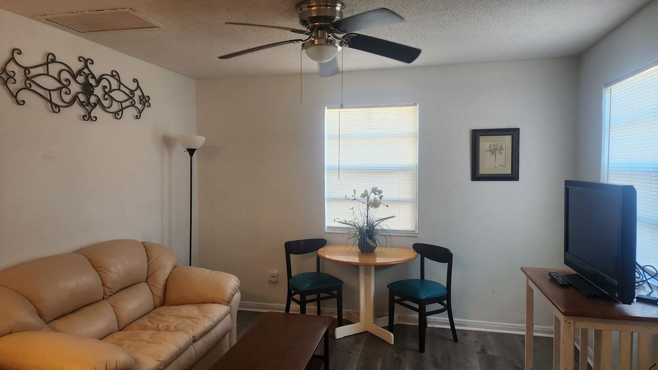 3 Byron Ellinor Dr - Photo 6 of 9