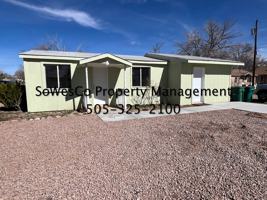 featured image of 204 E Hopi St