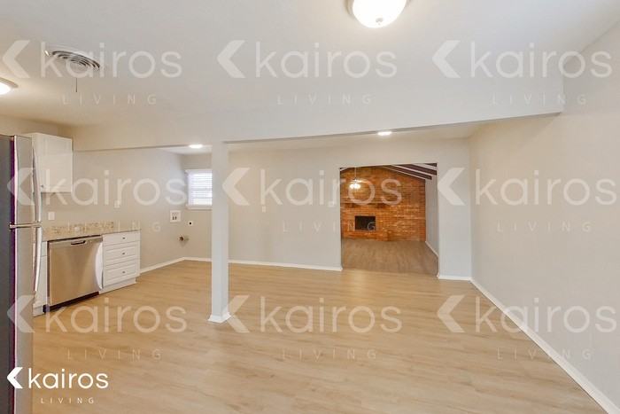 4922 Parker St - Photo 5 of 20