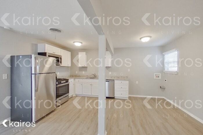 4922 Parker St - Photo 6 of 20