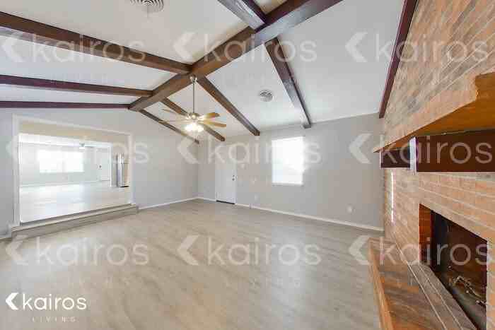 4922 Parker St - Photo 7 of 20