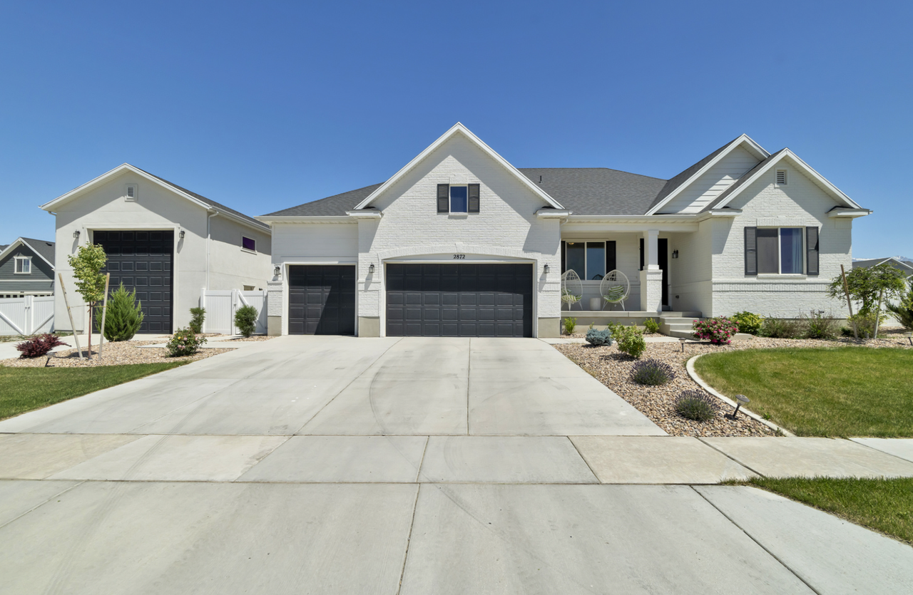 2872 W Jordan View Ln - Photo 2 of 37