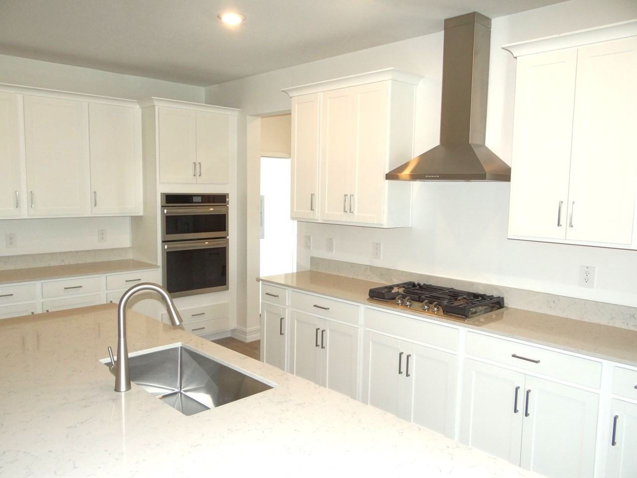 1408 Broward Dr - Photo 4 of 25