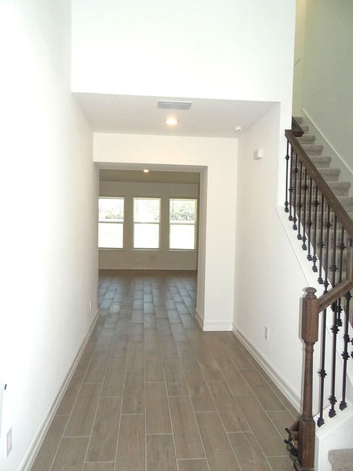 1408 Broward Dr - Photo 7 of 25