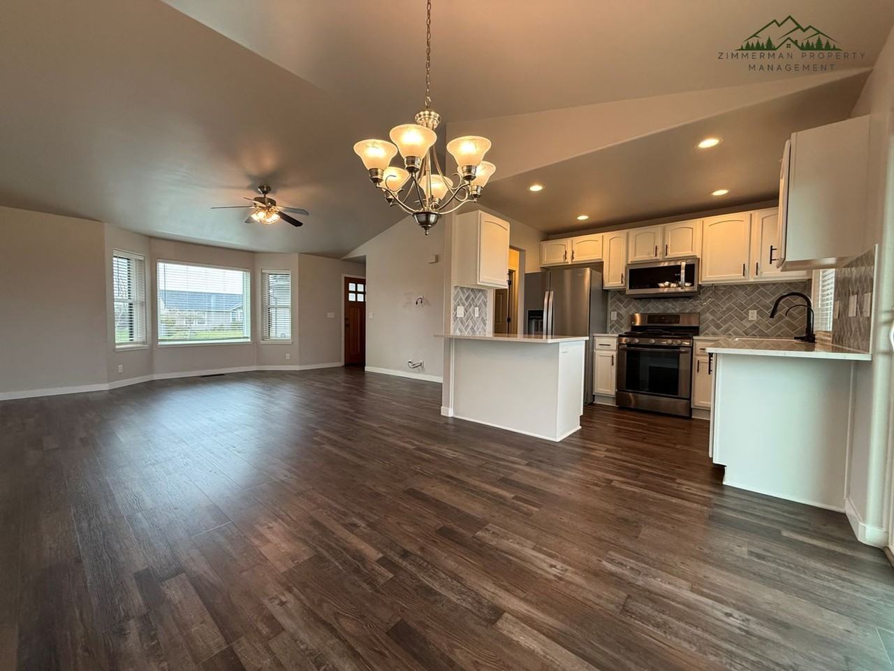 450 Emily Ln - Photo 4 of 20