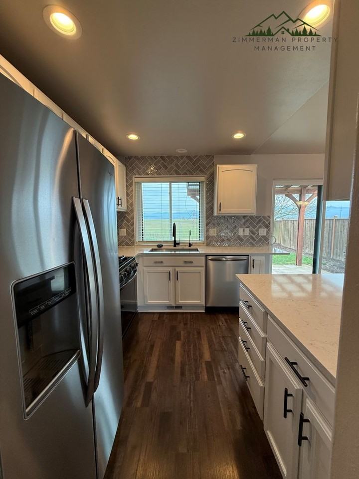 450 Emily Ln - Photo 6 of 20