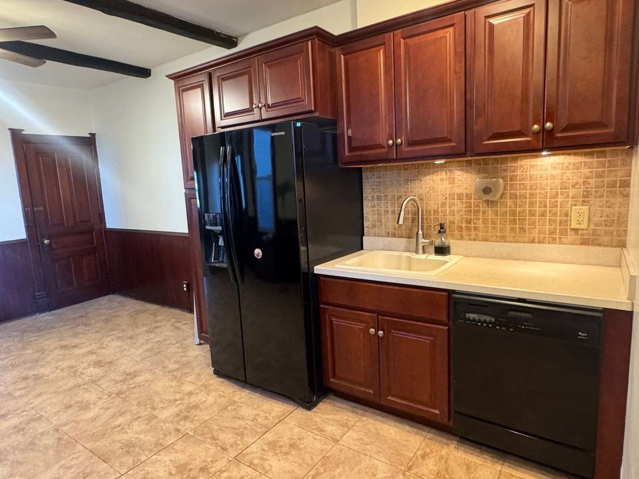 231 Coal St - Photo 3 of 13