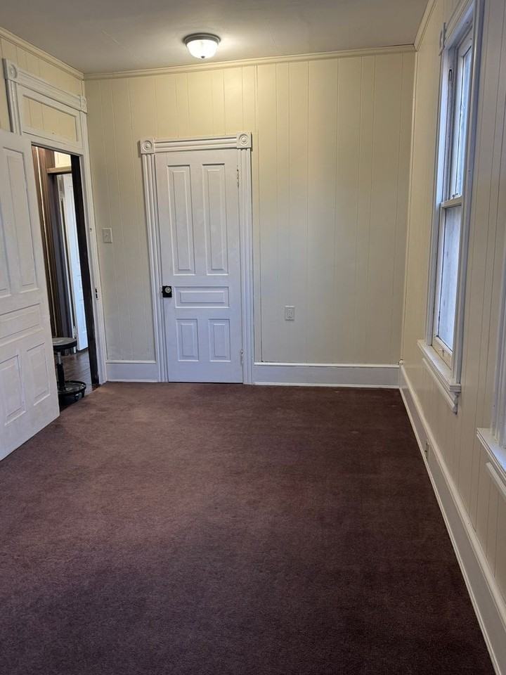 231 Coal St - Photo 6 of 13