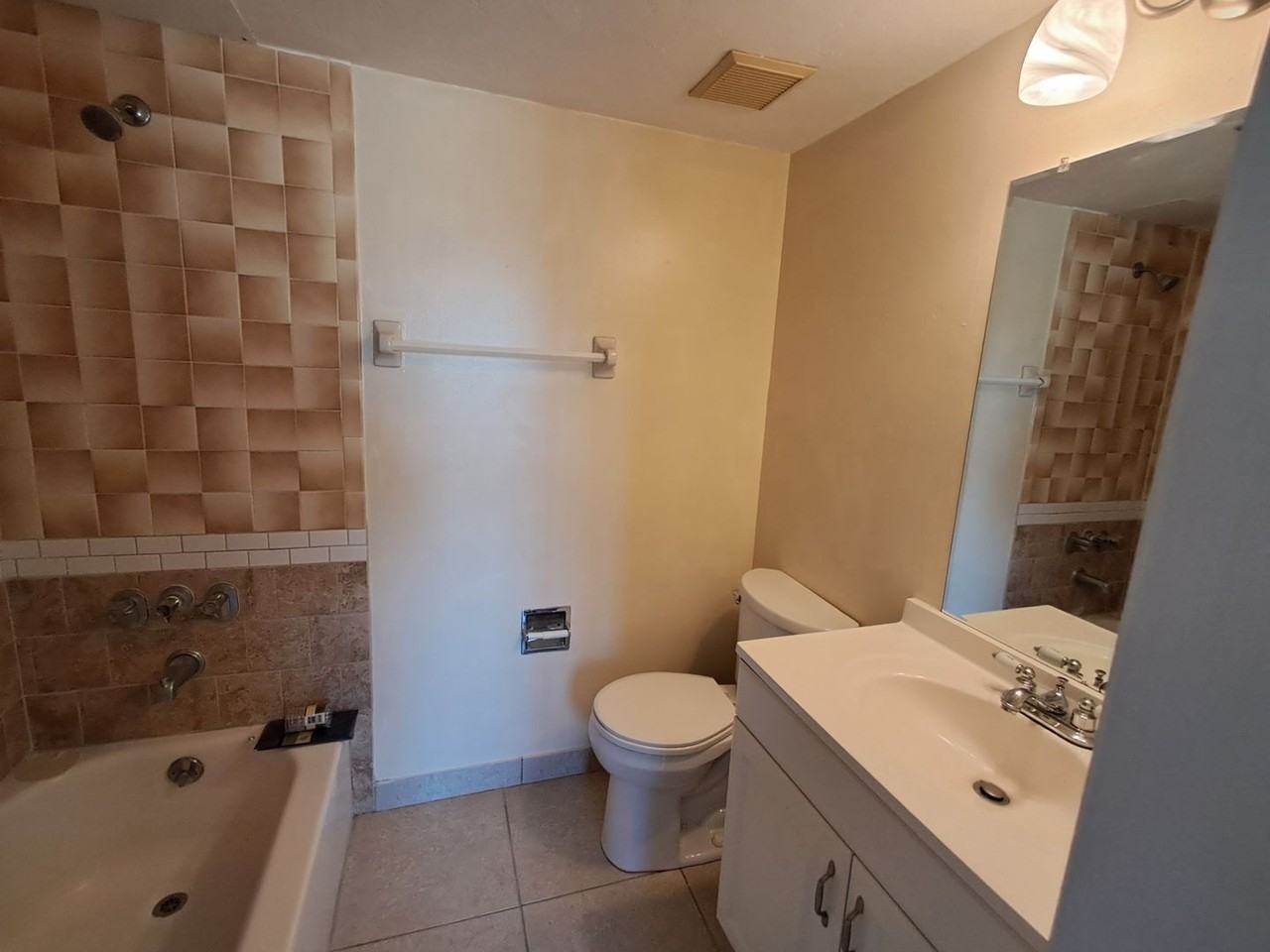 22523 Westchester Blvd Apt F101 - Photo 5 of 17