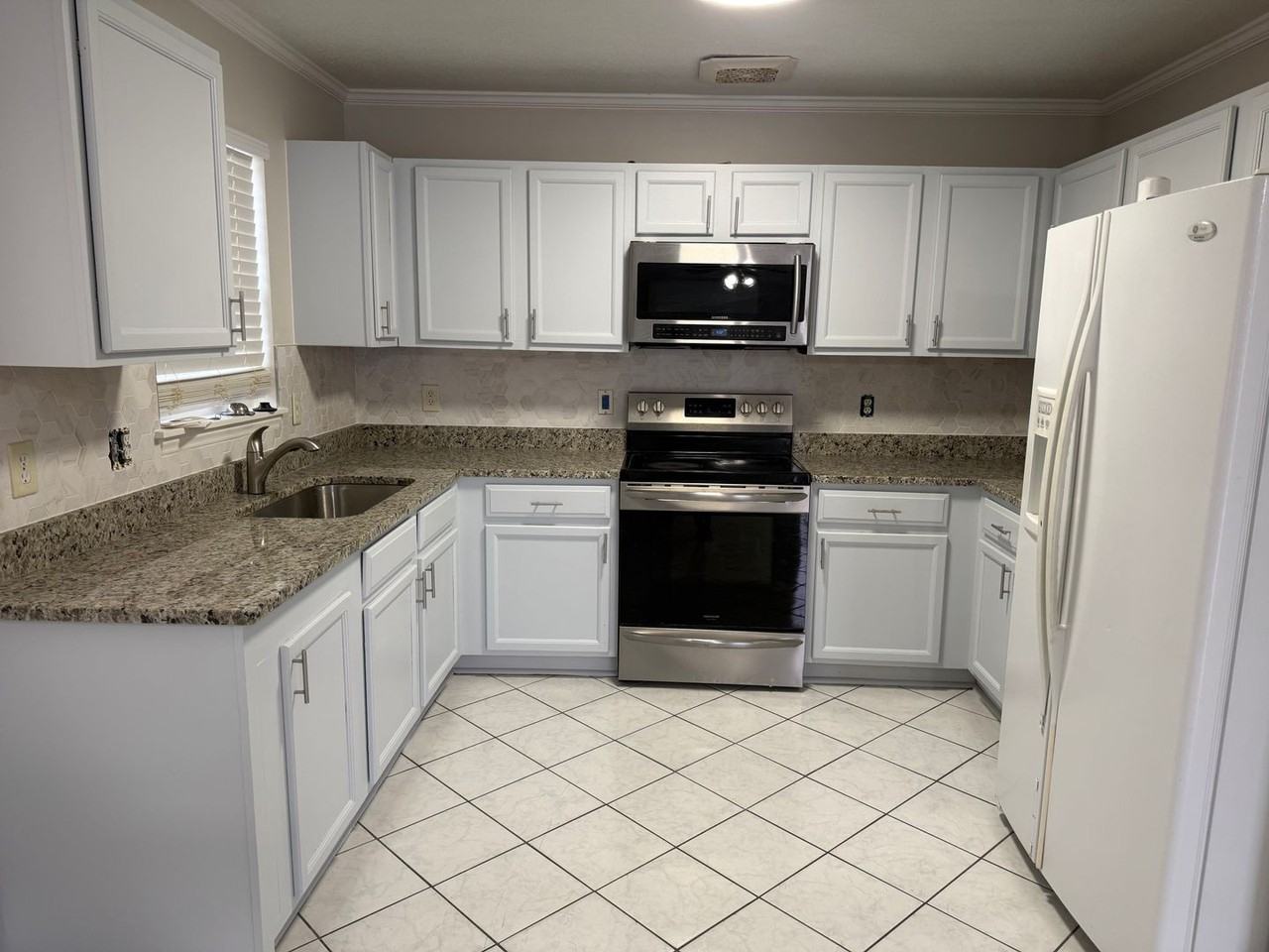 705 Borders Ter - Photo 2 of 12