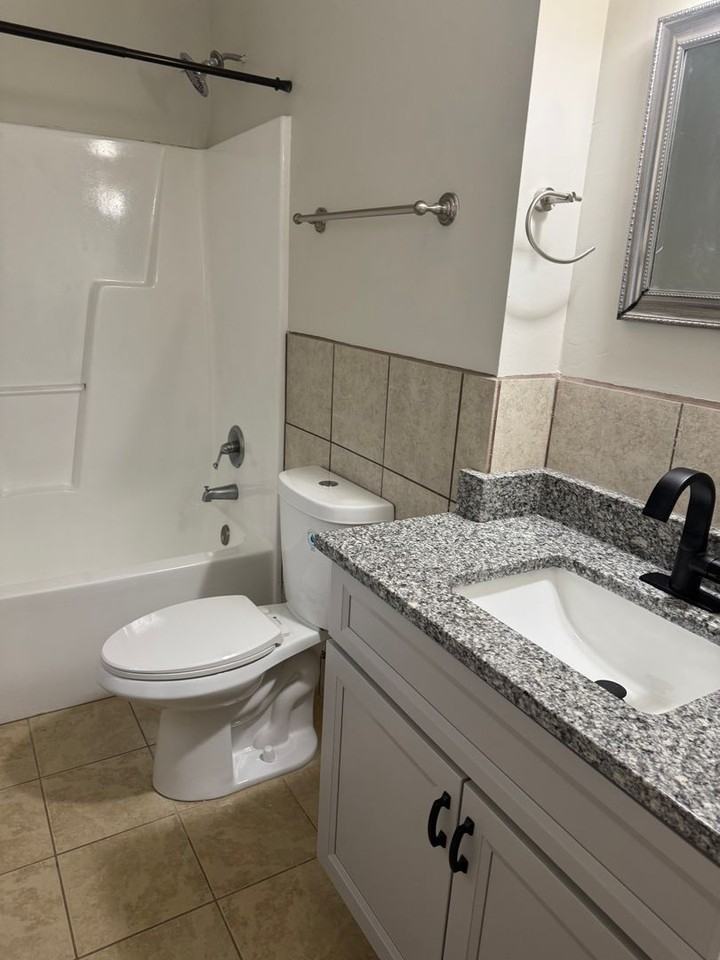 705 Borders Ter - Photo 4 of 12