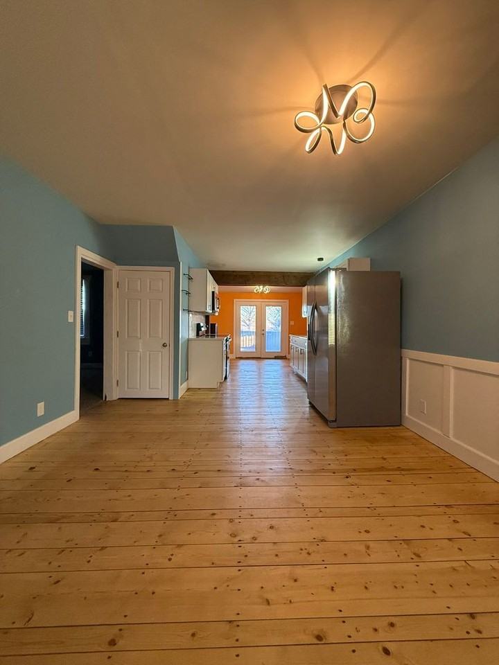 960 Maple St - Photo 4 of 32