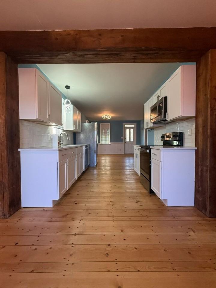 960 Maple St - Photo 7 of 32