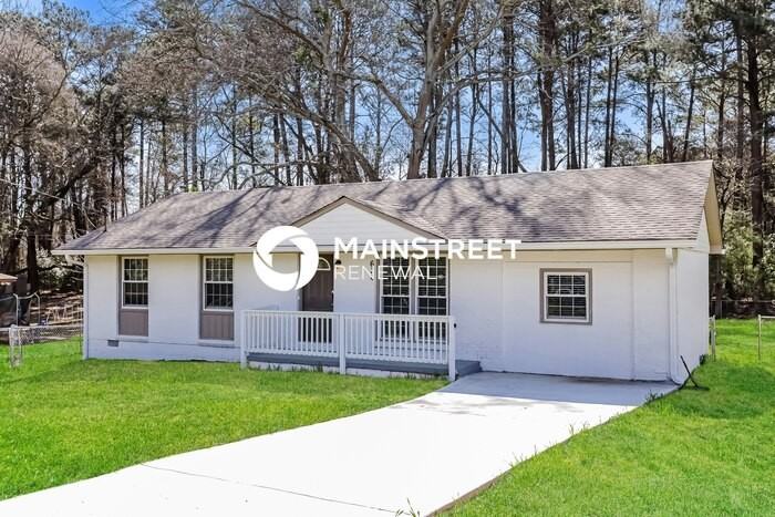 634 Roxbury Dr - Photo 3 of 16