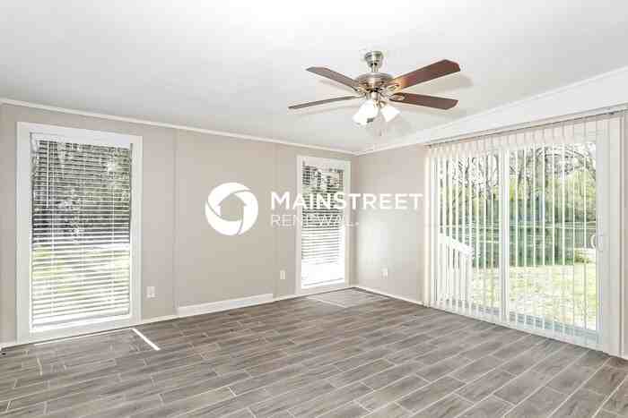 634 Roxbury Dr - Photo 7 of 16