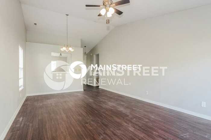 3138 Salamonie Dr - Photo 3 of 16