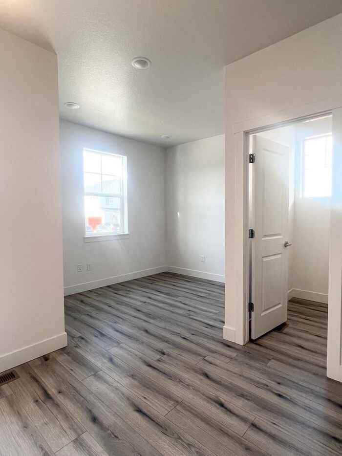 2001 Moon Rise Dr - Photo 3 of 29