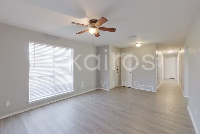 350 E Davis Cir - Photo 5 of 26