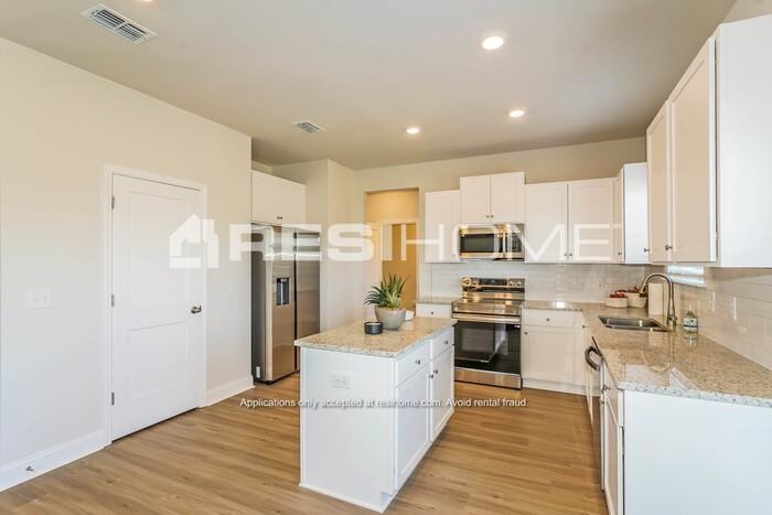 859 Keats Way - Photo 3 of 18