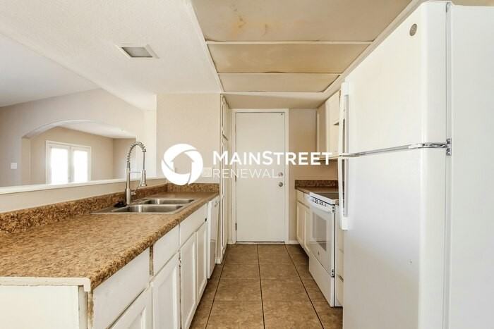 4228 N 85th Dr - Photo 5 of 18