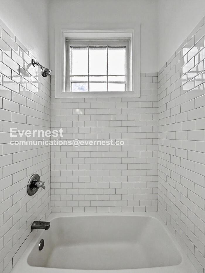 1815 W Grace St #2 - Photo 6 of 14