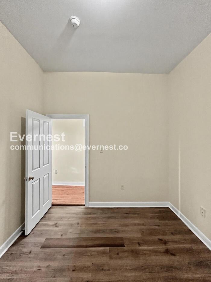 1815 W Grace St #2 - Photo 7 of 14