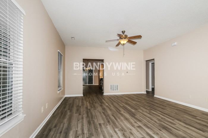 7215 Parklake Pl - Photo 3 of 20