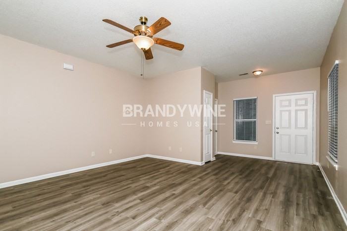 7215 Parklake Pl - Photo 5 of 20