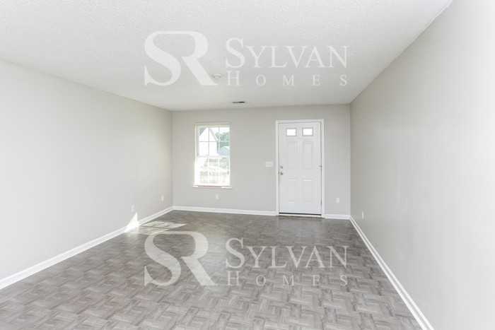 213 Rosebrook Dr - Photo 4 of 16