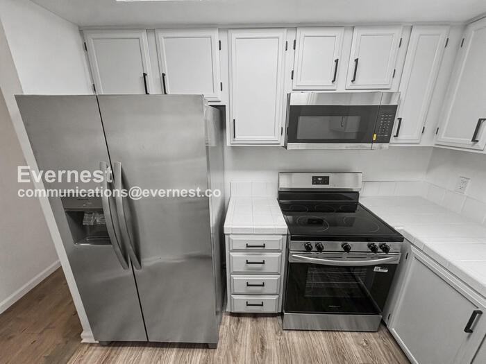 1424 Market St #A - Photo 3 of 28