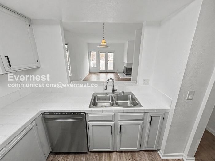 1424 Market St #A - Photo 4 of 28