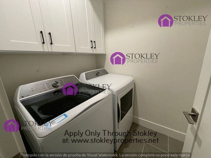 3184 Manor Ave - Photo 6 of 50